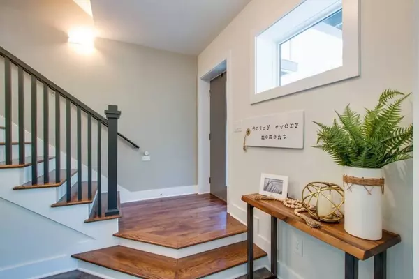 Nashville, TN 37208,2122 9th Ave #N