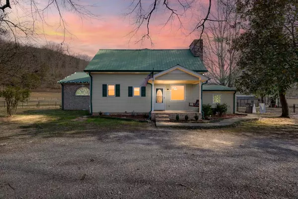 560 Pee Dee Branch Rd, Cottontown, TN 37048