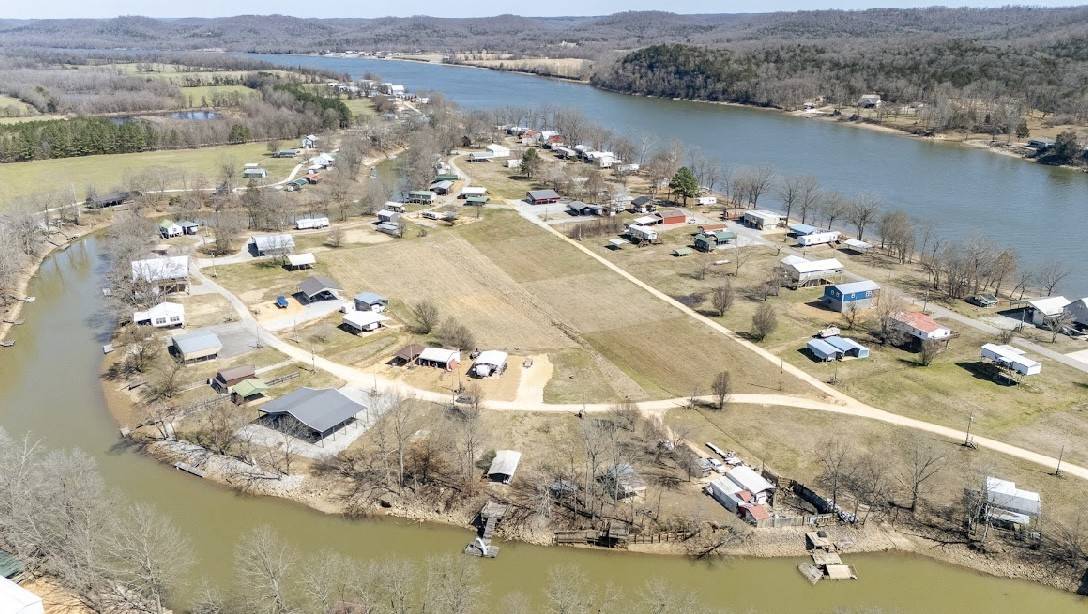 Decaturville, TN 38329,0 Pevahouse Camp