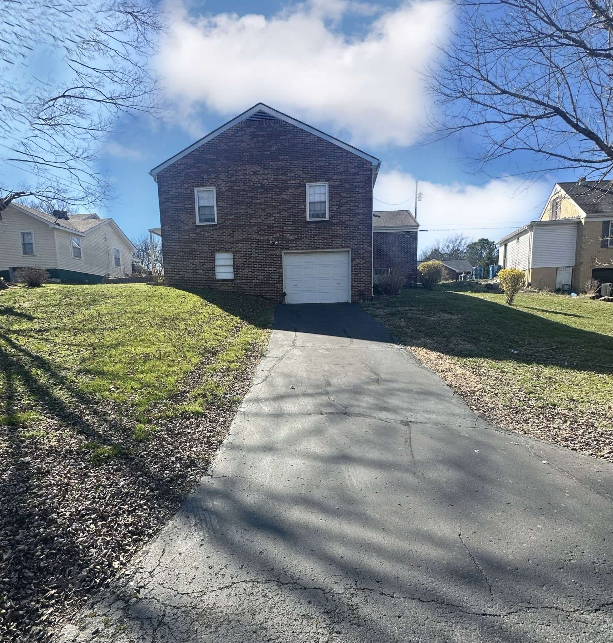 Camden, TN 38320,134 N Forrest Ave