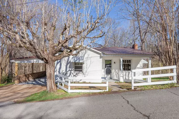 Centerville, TN 37033,104 W Ward St