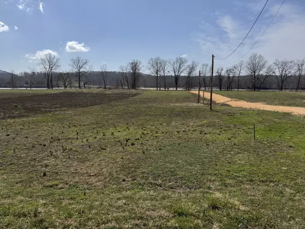 Clifton, TN 38425,437 Hardin Bottom Rd