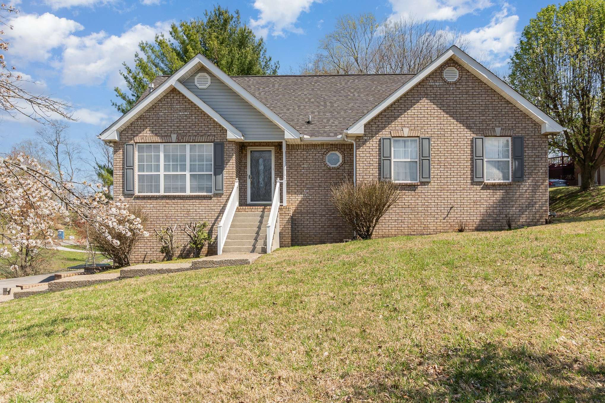 511 Lakeside Dr, Springfield, TN 37172