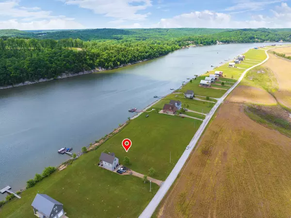 1027 Hardin Bottom River Road, Clifton, TN 38425
