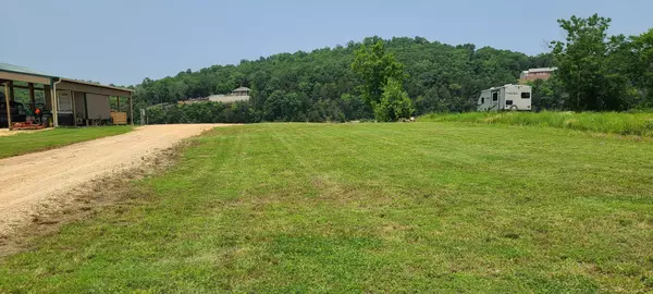 Clifton, TN 38425,406 S River Front Dr