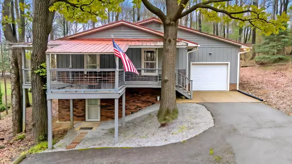 403 Oakwood Dr,  Lawrenceburg,  TN 38464