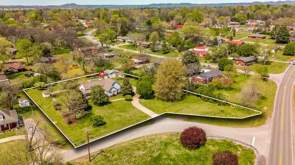 1125 Lakeshore Dr, Gallatin, TN 37066