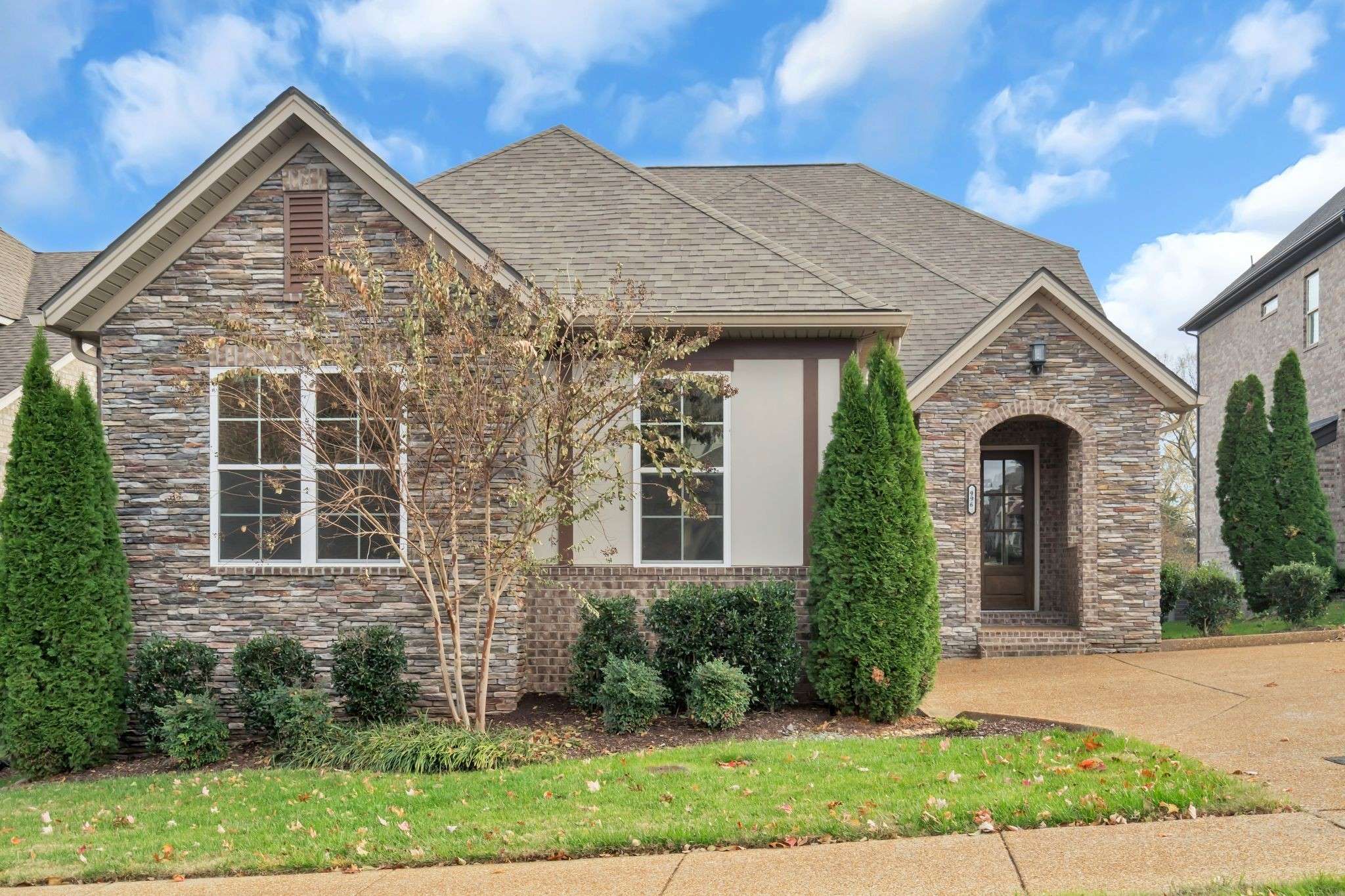 996 Golf Club Ln E, Hendersonville, TN 37075