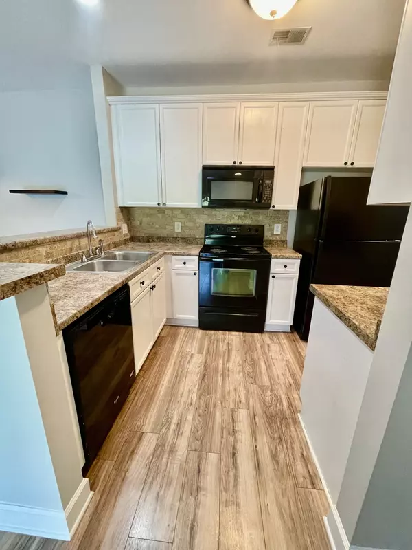 Antioch, TN 37013,8211 Lenox Creekside Dr #12