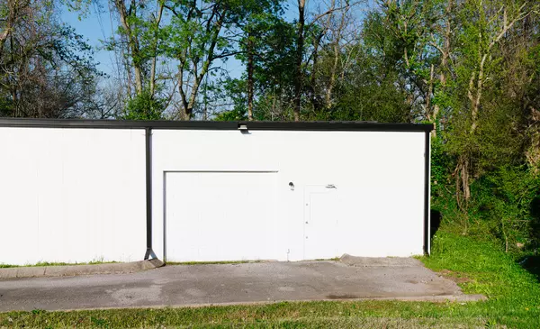 Clarksville, TN 37042,2037 Fort Campbell Blvd