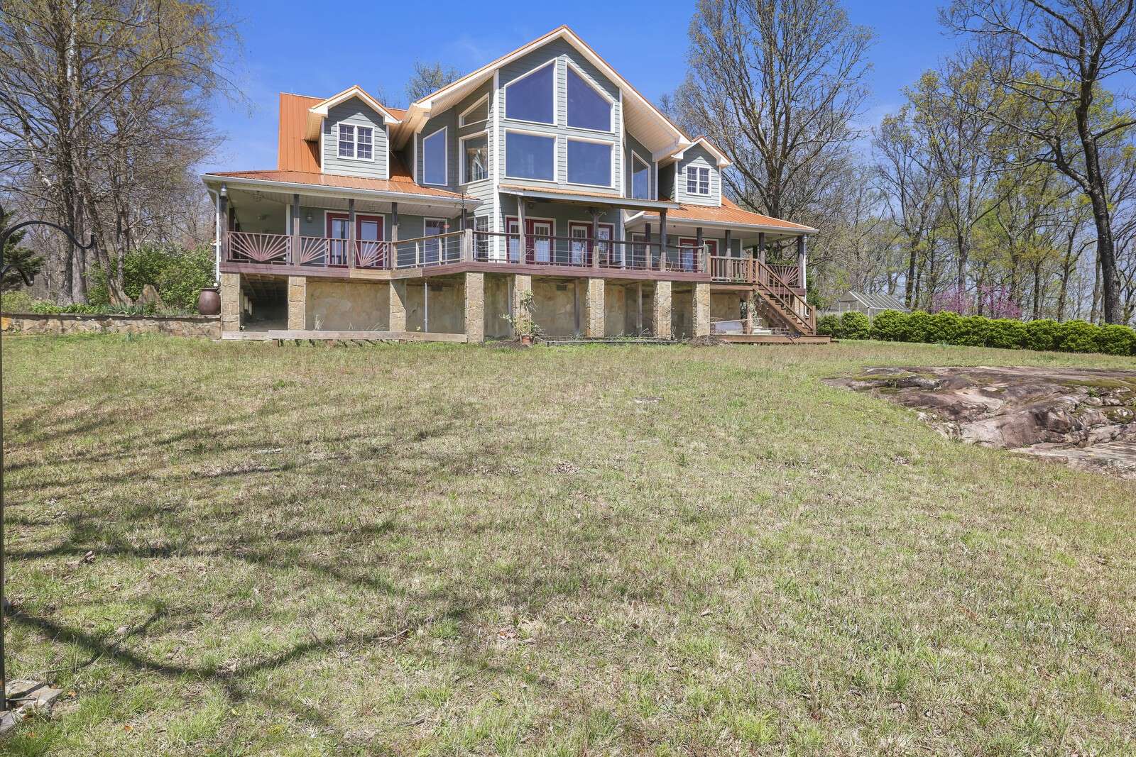 386 Hanging Rock Dr, Altamont, TN 37301