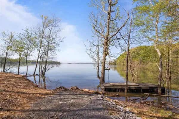 Stewart, TN 37175,360 Blacks Bluff Lane