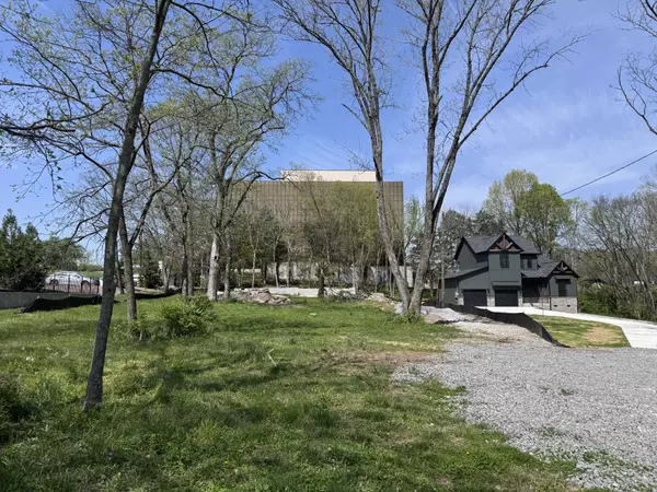 1104 S Graycroft Ave, Madison, TN 37115