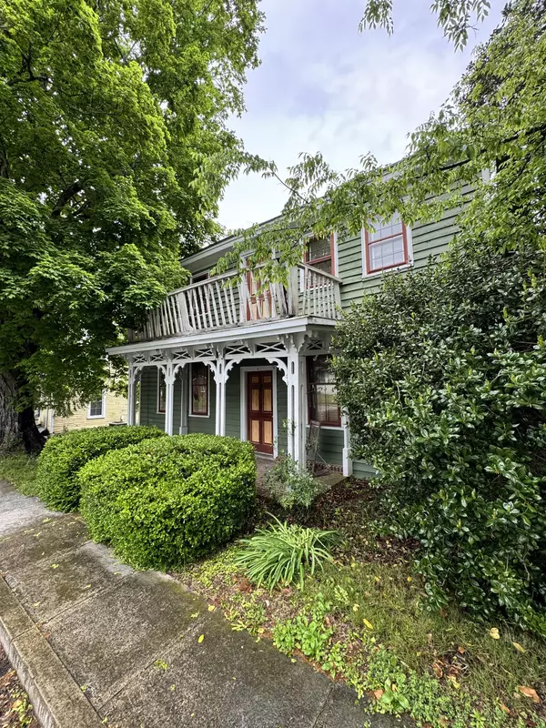 102 N Main St, Cornersville, TN 37047