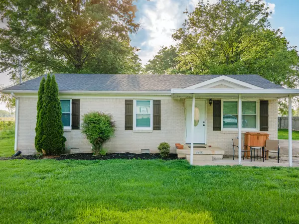102 Lakeside Dr, Columbia, TN 38401
