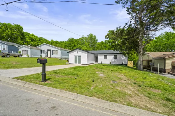 1021 Mallow Dr, Madison, TN 37115