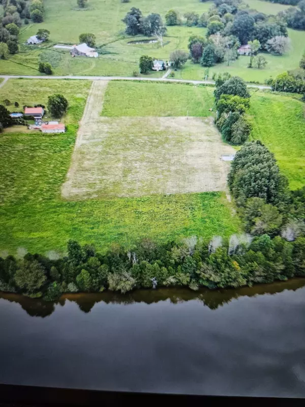 4 Smith Bend Lane, Gainesboro, TN 38562