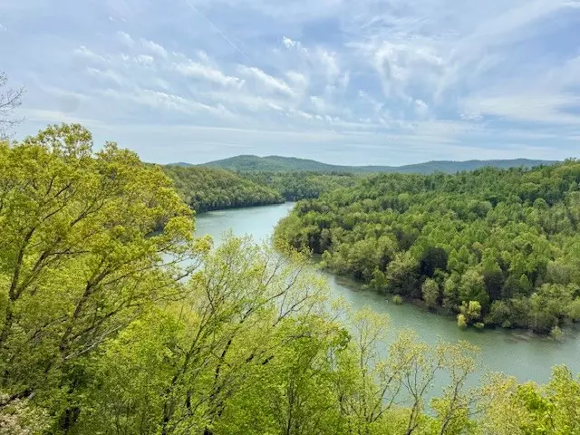 4986 Robbinstown Rd, Byrdstown, TN 38549