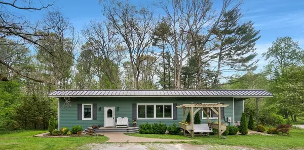 653 Georgia Ave, Sewanee, TN 37375