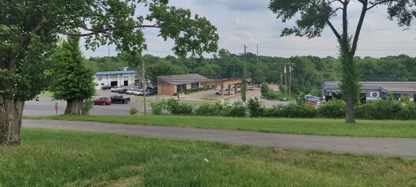 Hendersonville, TN 37075,670 W Main St #W