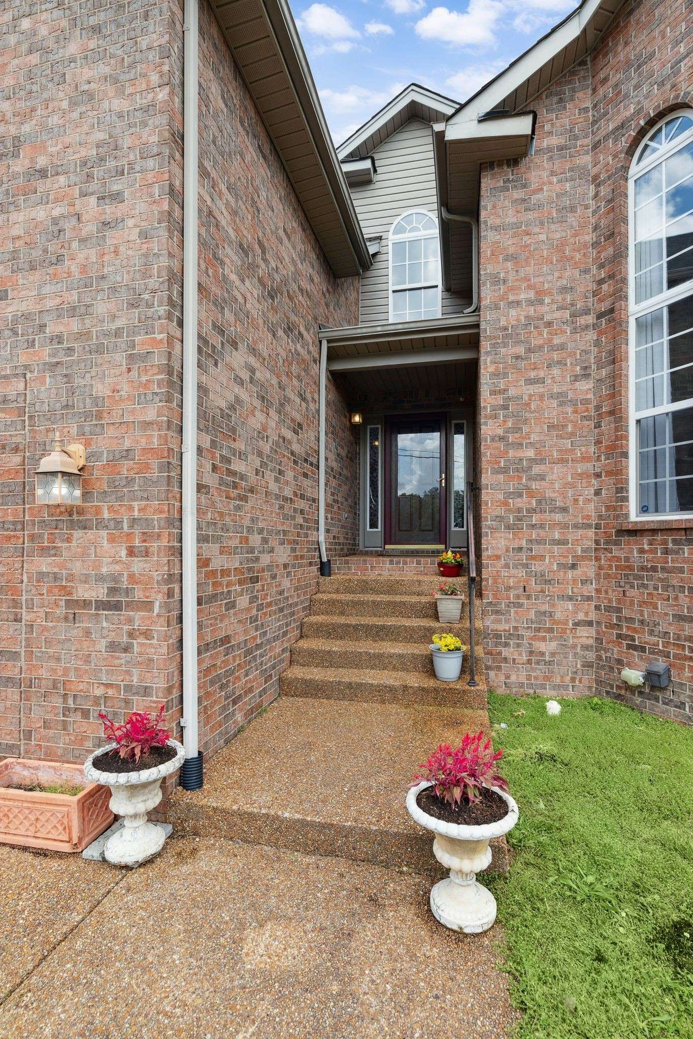 Antioch, TN 37013,5512 Oak Chase Dr