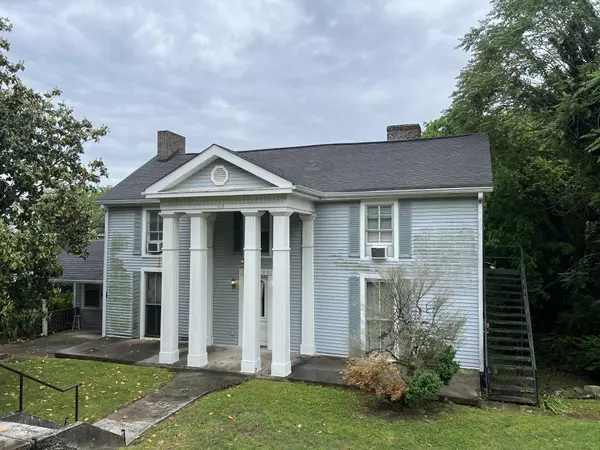 613 W 7th St, Columbia, TN 38401