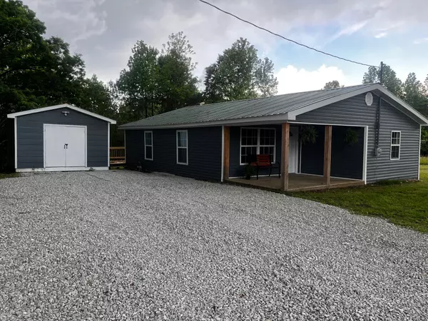 946 Roach Rd, Decaturville, TN 38329