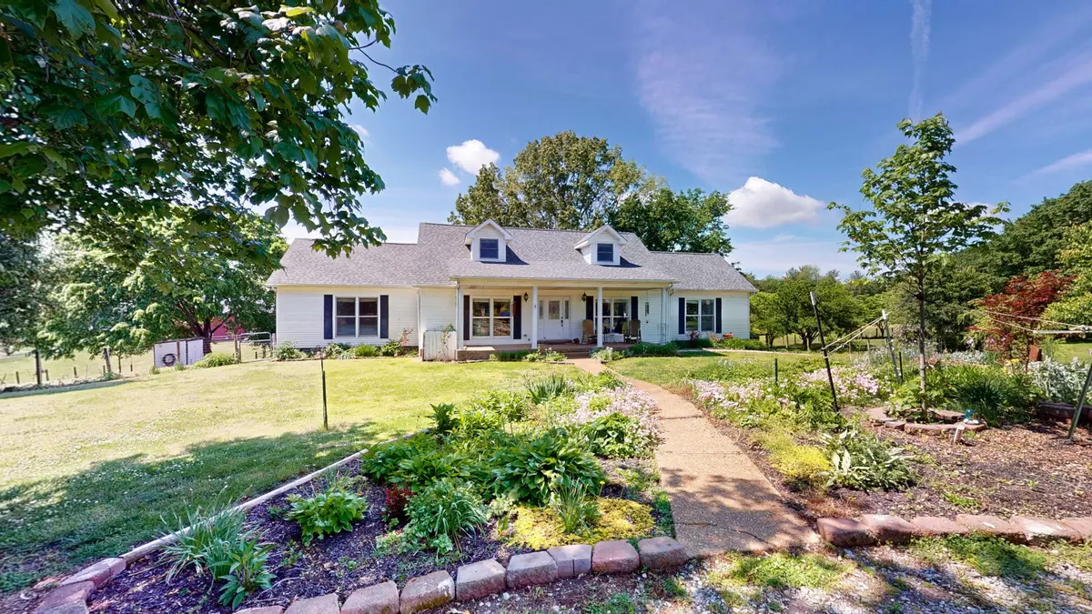 Adams, TN 37010,860 Dixie Bee Rd