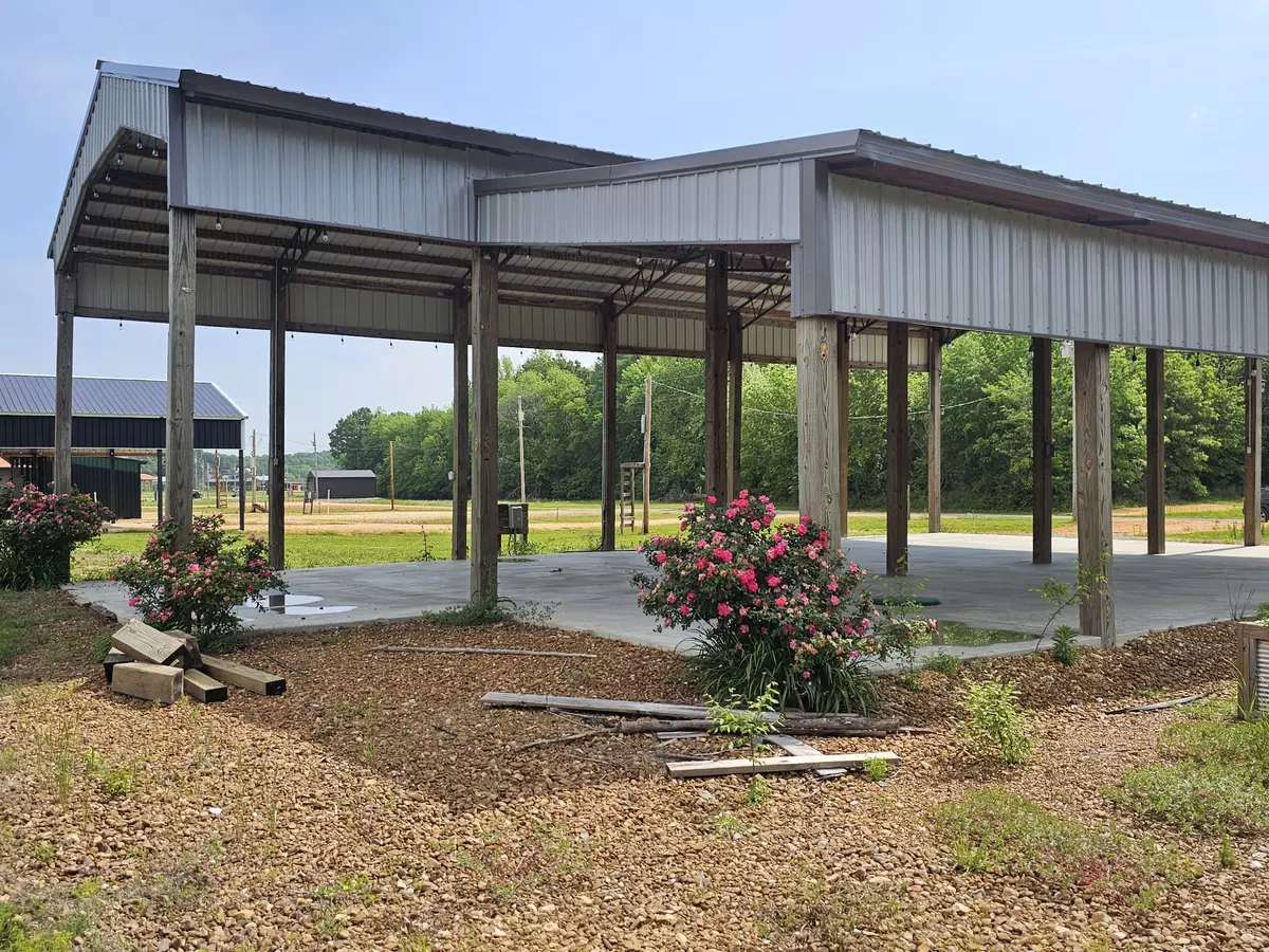 Clifton, TN 38425,1262 South Riverfront Dr