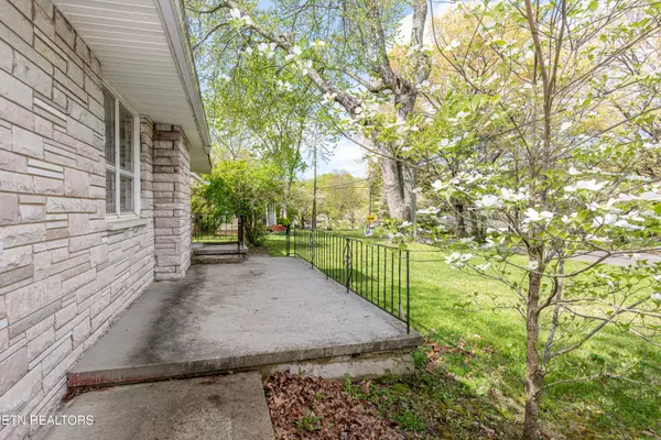 Knoxville, TN 37918,2402 Ridgecrest Drive