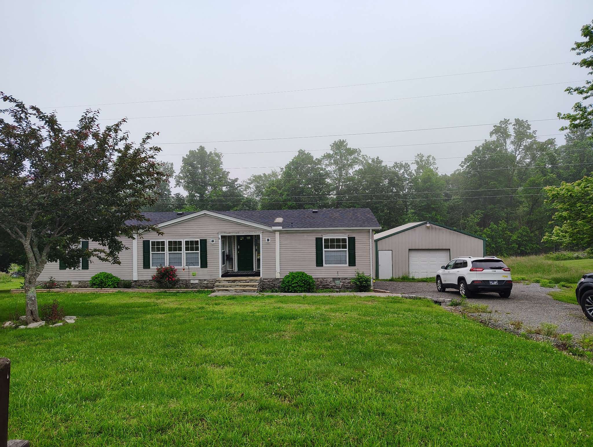 1104 Pointe Ln, Lafayette, TN 37083