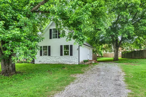 3150 E Lake Dr, Nashville, TN 37214