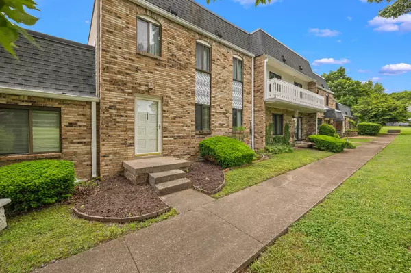 264 Lake Chateau Dr, Hermitage, TN 37076