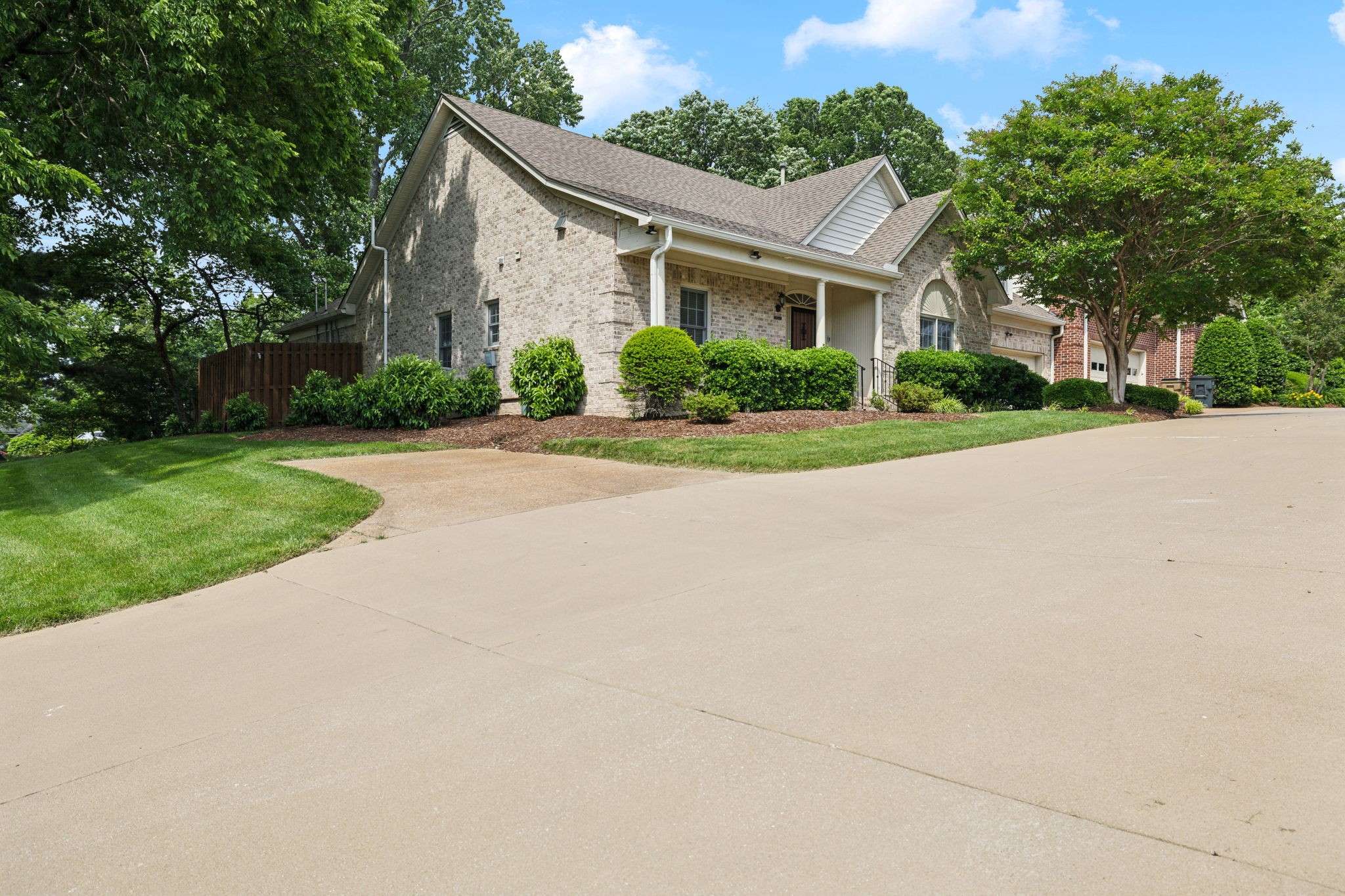 Nashville, TN 37215,2812A White Oak Dr