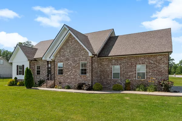 105 Fieldstone Dr, Smithville, TN 37166