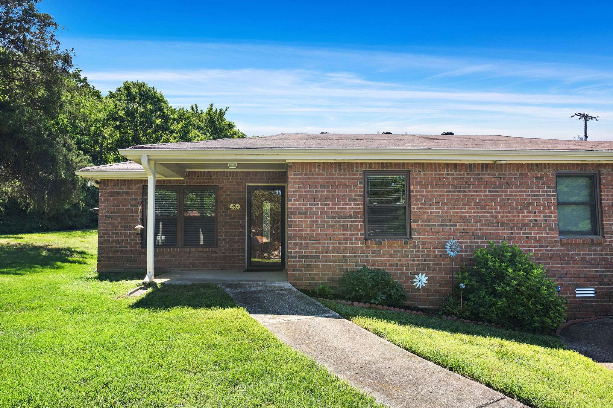 397 Deer Lake Dr, Nashville, TN 37221