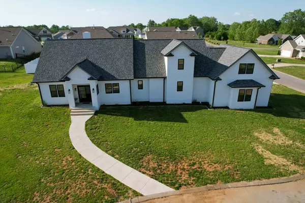 100 Waycross Dr, Shelbyville, TN 37160