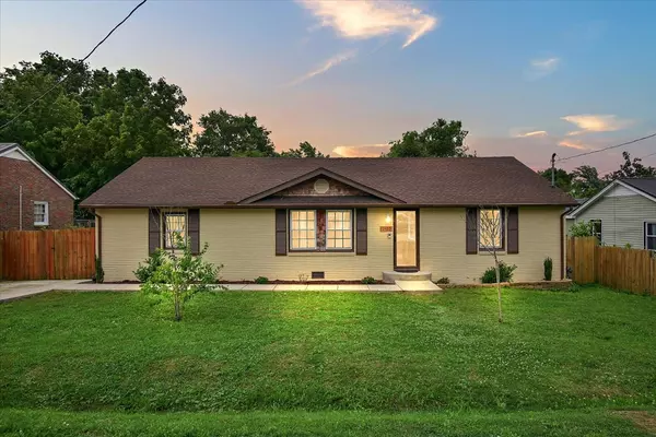 1502 Lawndale St, Fayetteville, TN 37334