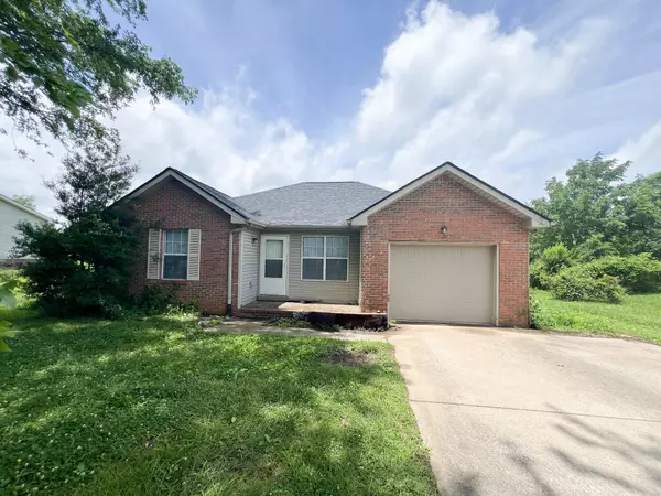 1211 Hand Dr, Clarksville, TN 37042