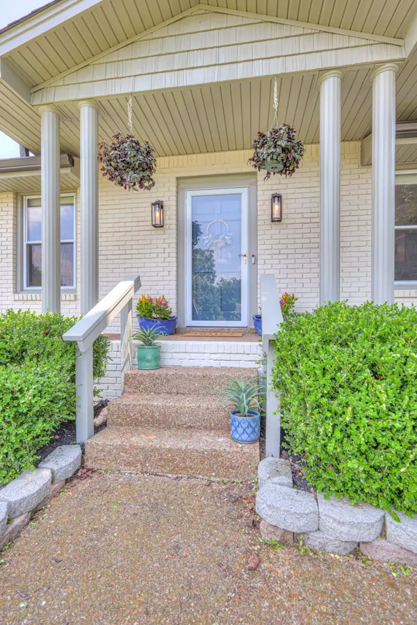 Hendersonville, TN 37075,325 Donna Dr
