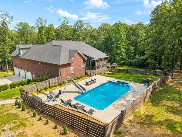 121 Regency Ln, Dickson, TN 37055