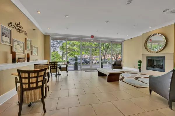 Nashville, TN 37203,3415 West End Ave #310