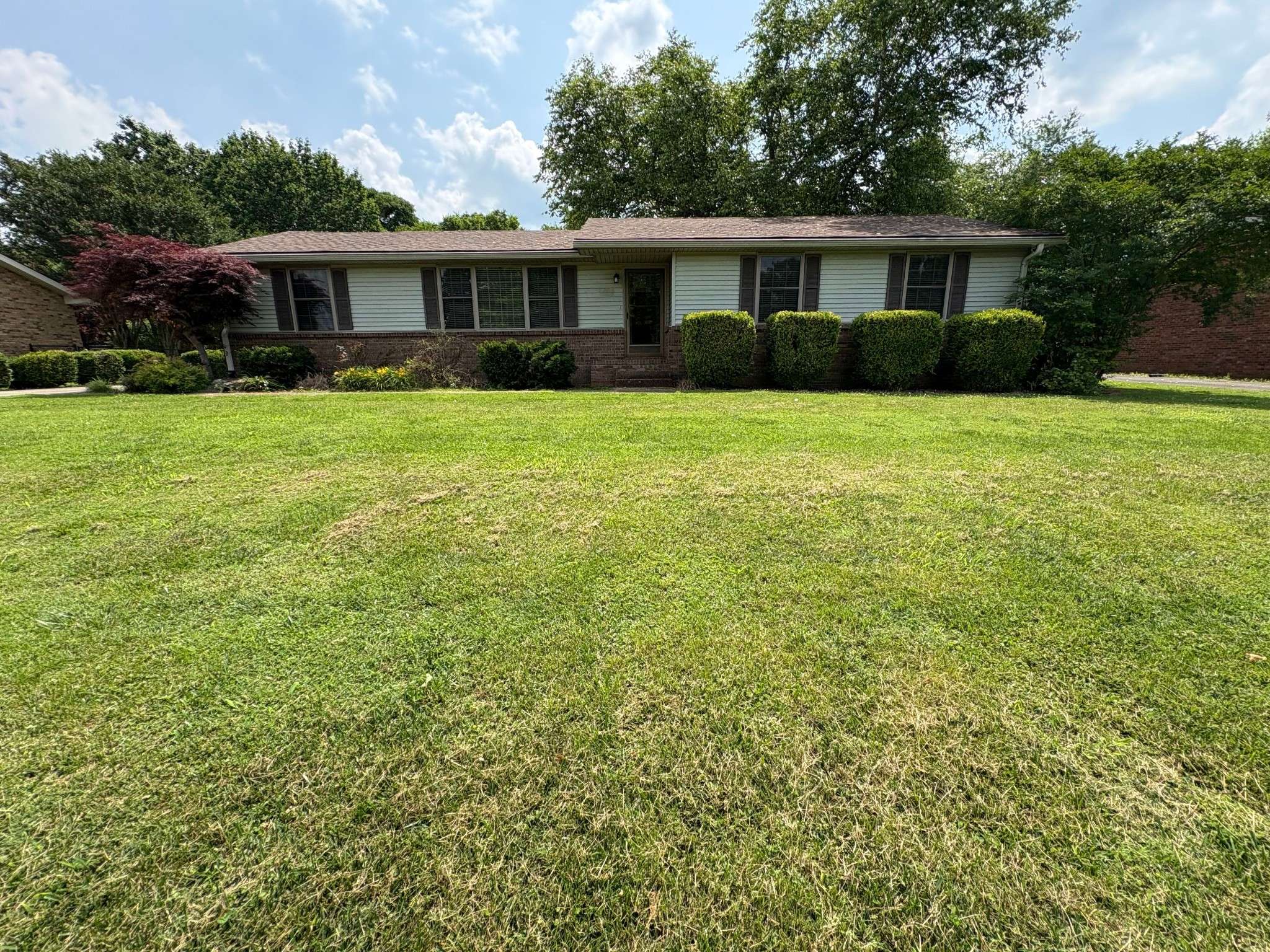 1225 Timberwood Dr, Gallatin, TN 37066
