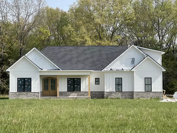 933 Ovoca Lake Rd, Tullahoma, TN 37388