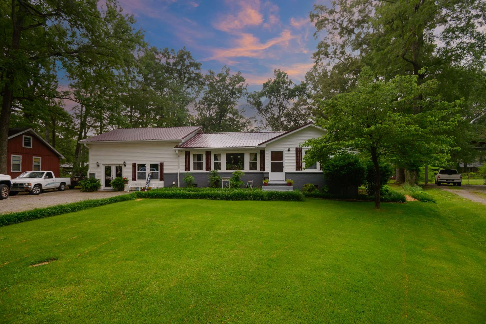 1100 Woodland Dr, Manchester, TN 37355