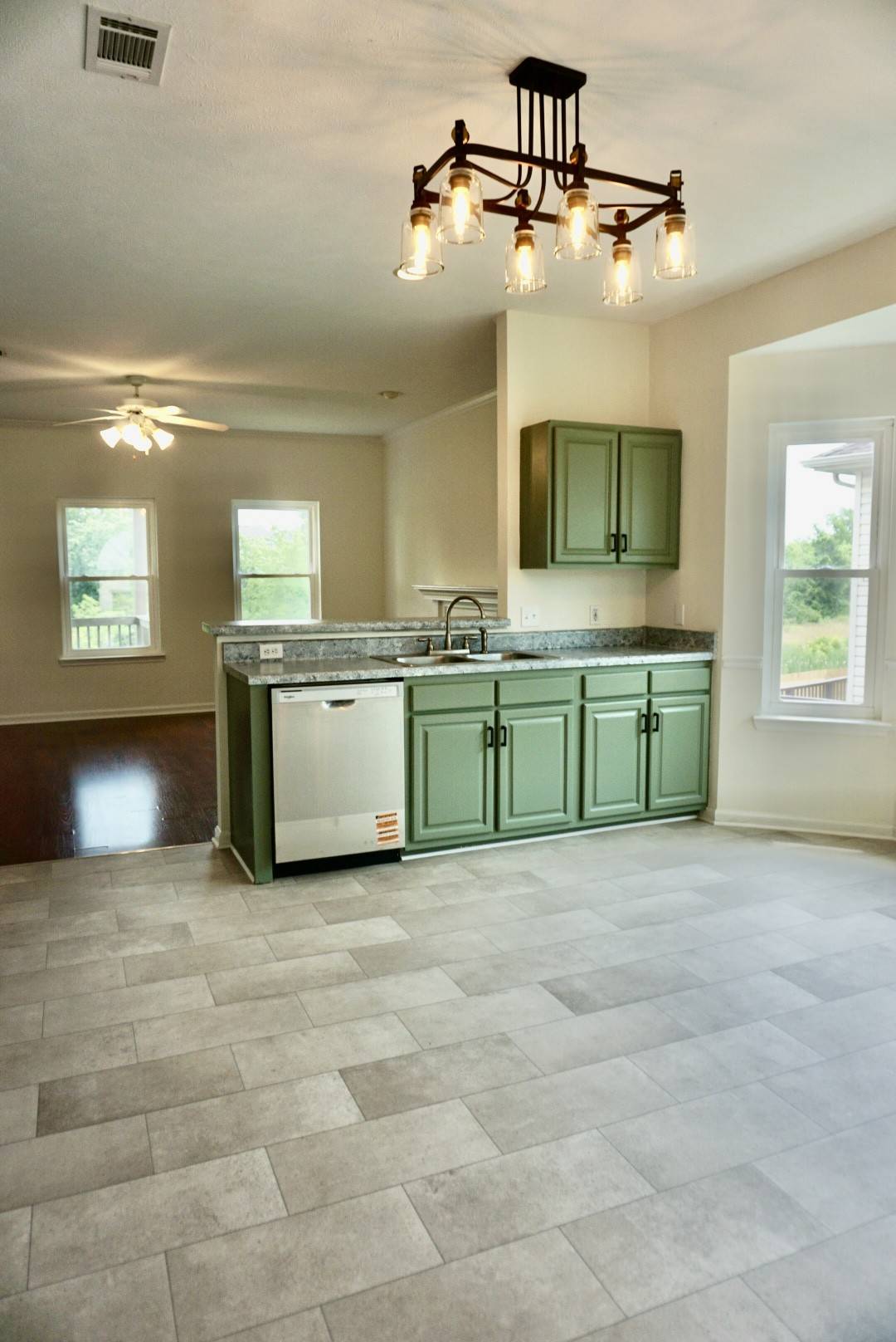 Antioch, TN 37013,5152 Brookstone Ct