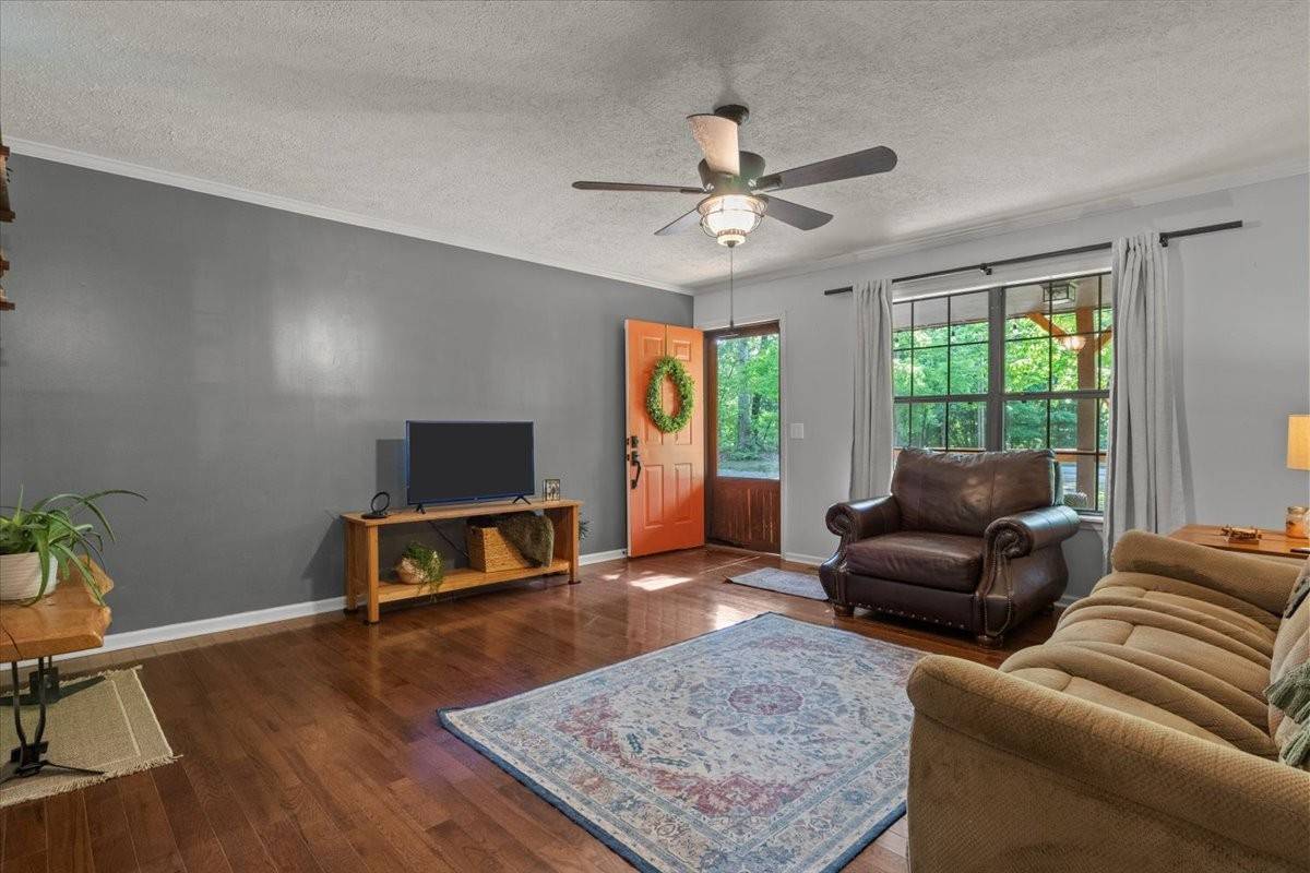 White Bluff, TN 37187,882 Pack Rd
