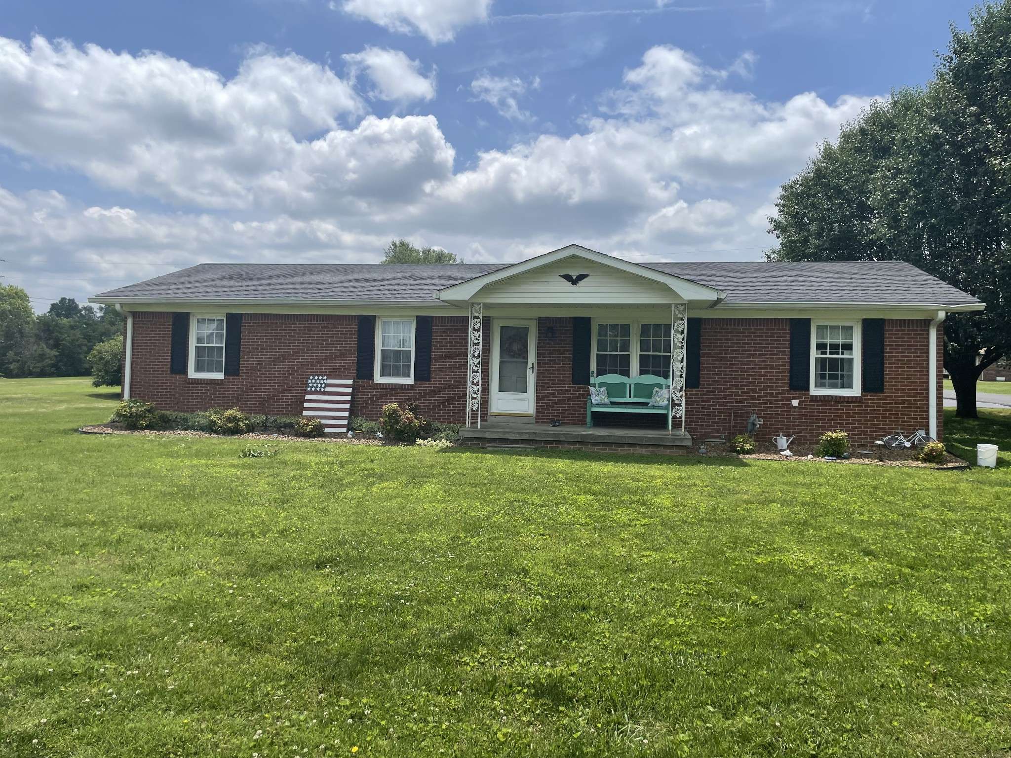 1700 Ellington Dr, Lafayette, TN 37083
