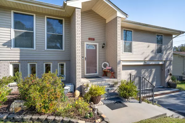 Hixson, TN 37343,913 Kenny Way