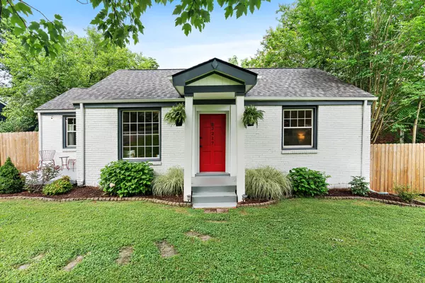 2217 Fernwood Dr,  Nashville,  TN 37216